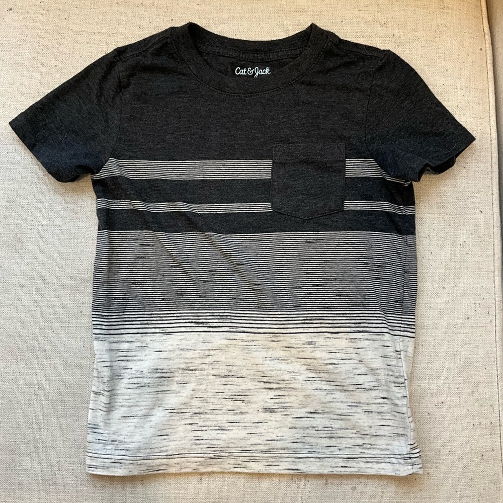 Cat & Jack Boys Black and White Short  sleeve shirt. Size 4T